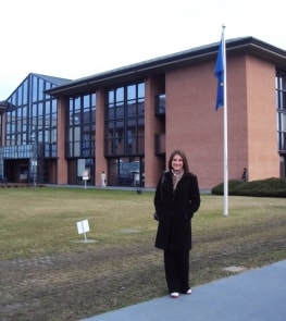 Dra. Carolina durante estágio no Istituto Europeo di Oncologia - Milão/Itália (2010). Dra. Carolina durante estágio no Istituto Europeo di Oncologia - Milão/Itália (2010).